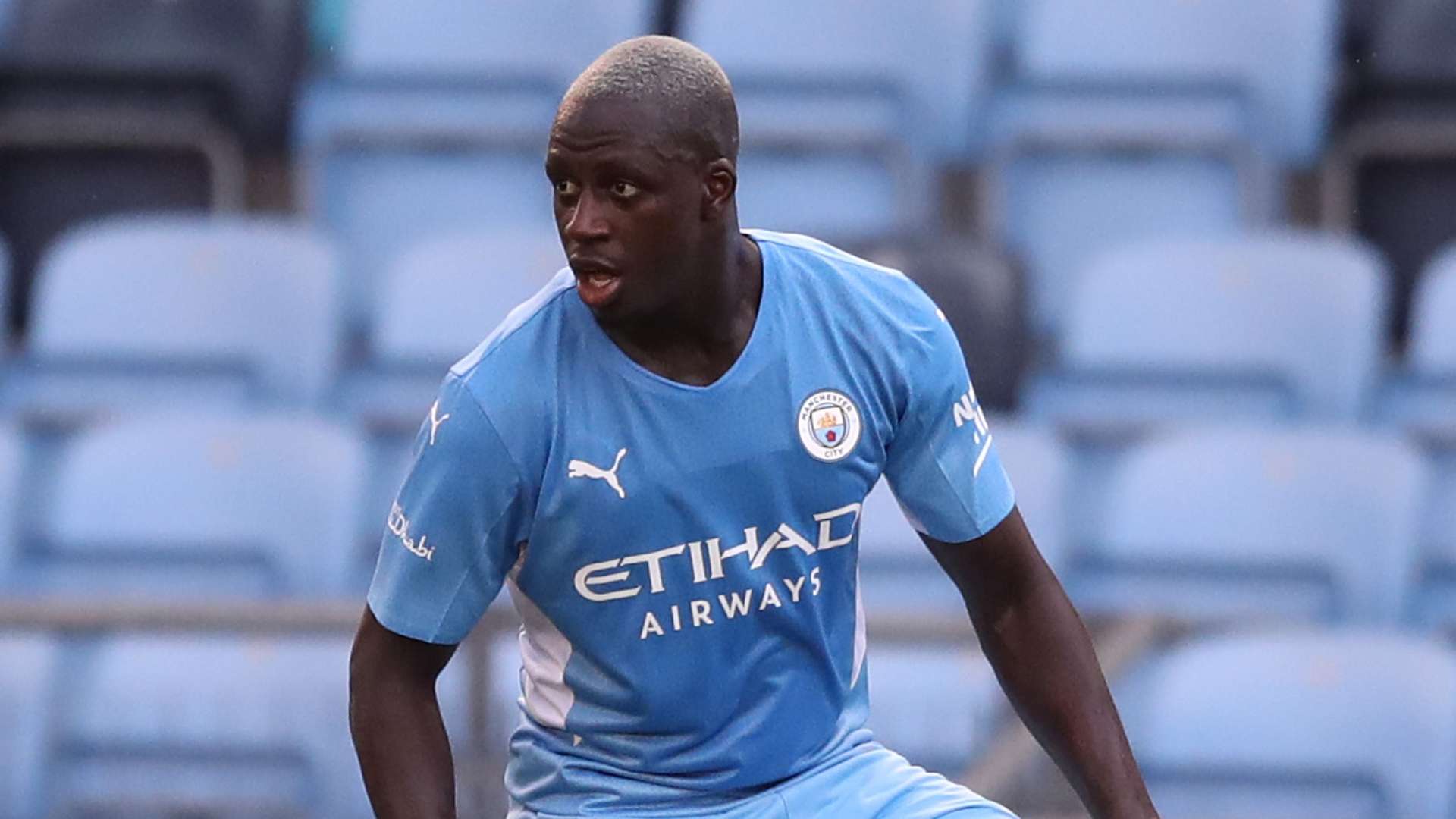 透露出强烈 透露出强烈